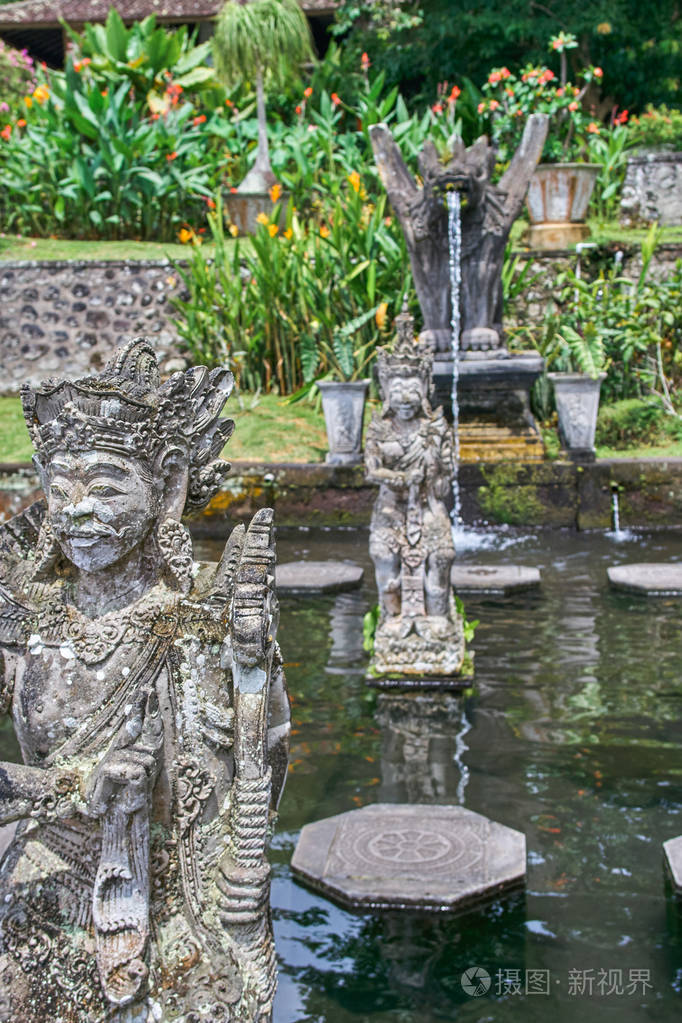 印度尼西亚巴厘岛泉水 gangga 水宫雕像