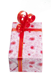 在白色背景上的银色丝带单红色礼品盒