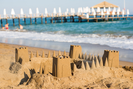 海滩上的沙城堡图片