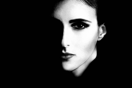 头发黑白对比图片