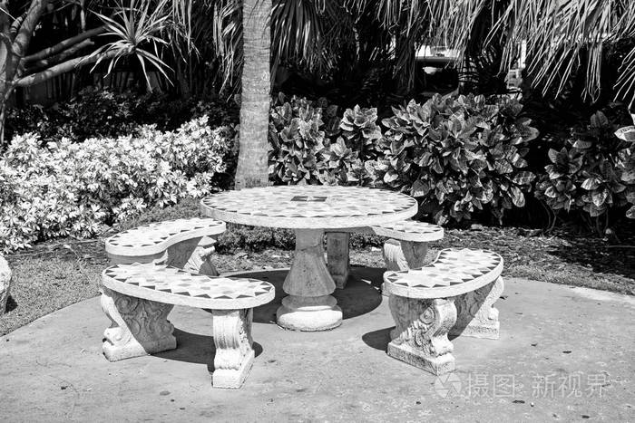 美国迈阿密的石桌和长凳
