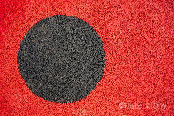 儿童游乐场的黑圈