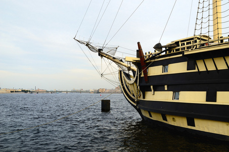 对圣彼得斯堡路堤和风帆船舶一般看法