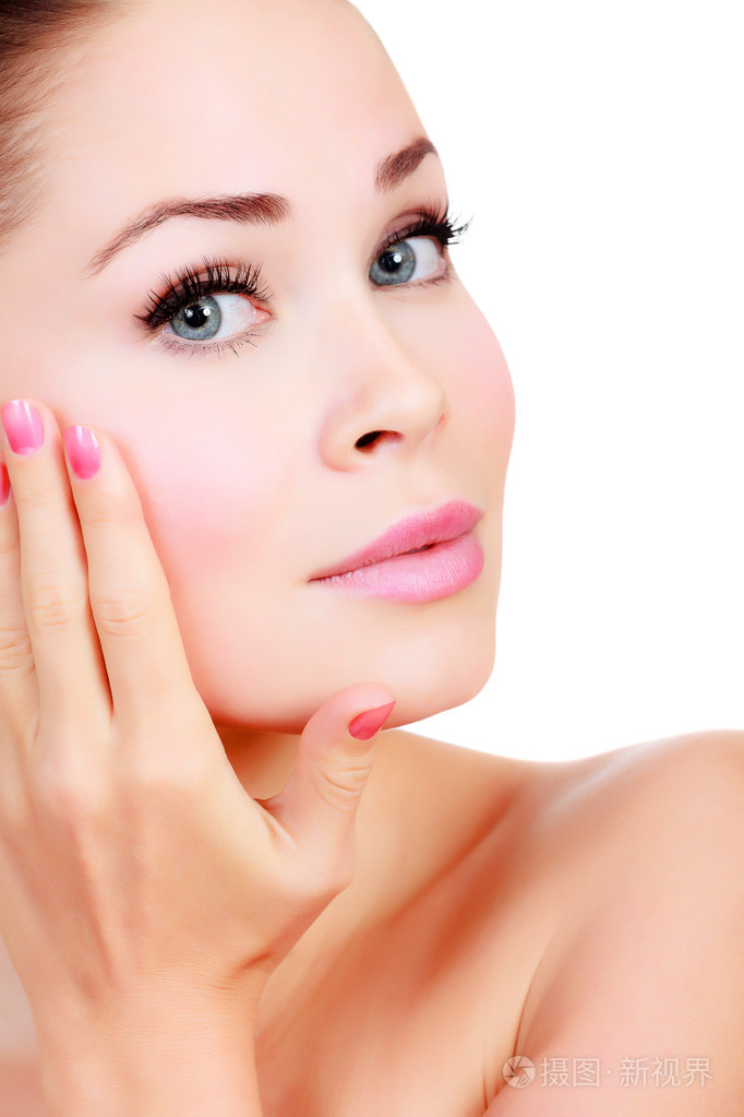 清洁新鲜的皮肤,白色背景的漂亮女孩