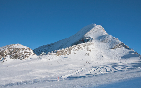 卡普伦，kitzsteinhorn 冰川的滑雪胜地。奥地利