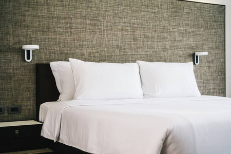 白色舒适枕头床装饰酒店卧室内饰