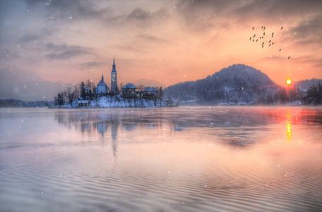 惊人的日落在湖流血在冬天, 斯洛文尼亚