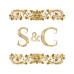S 和 C 年份的缩写标志符号。这些字母被观赏元素所包围。婚礼或商业伙伴在皇家风格的字母组合