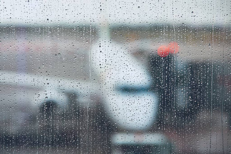 机场的暴风雨