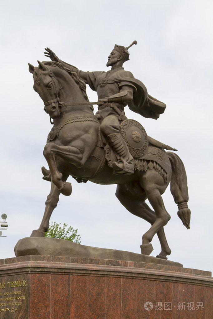 帖木儿在塔什干主要广场纪念碑