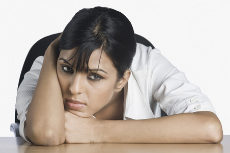 很着急看上去很着急的女商人照片