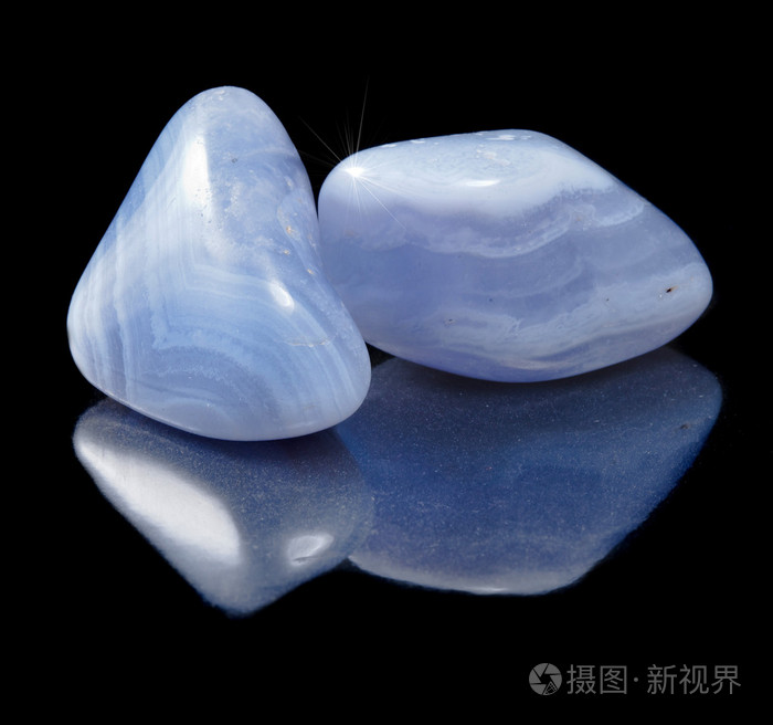 两个蓝色玛瑙 (蓝宝石) 石关闭