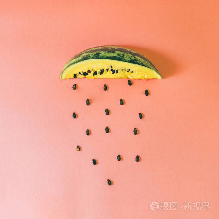 黄色西瓜片 种子在下雨 天气概念 简约照片 正版商用图片06mo4z 摄图新视界