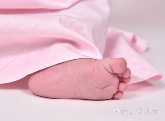 小婴儿脚粉红色