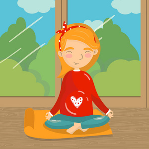 年轻的孕妇放松瑜伽莲花位置, 女孩练习瑜伽的背景下的窗口与夏日景观