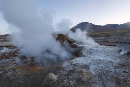 智利 Tatio 的间歇泉