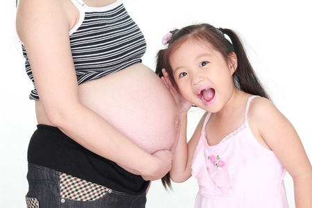 怀孕的妇女和她的女儿