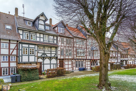 在德国 Lemgo 市中心的街道与装饰半木结构房屋