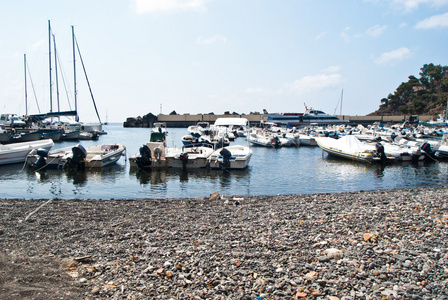在 ustica 岛上，西西里海港