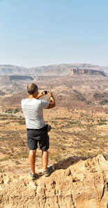 在埃塞俄比亚非洲在国家公园山和小山为摄影师
