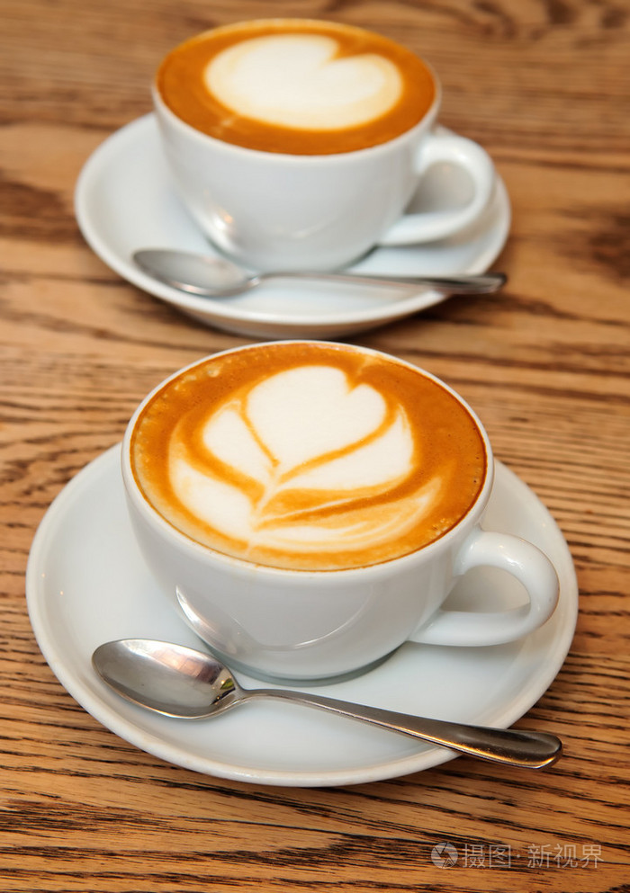 两杯卡布奇诺杯