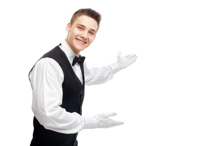 年轻快乐微笑着侍者打手势表示欢迎照片