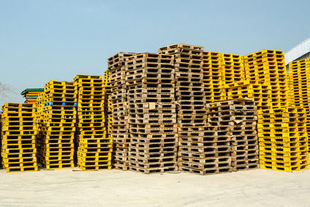 托盘桩行图片