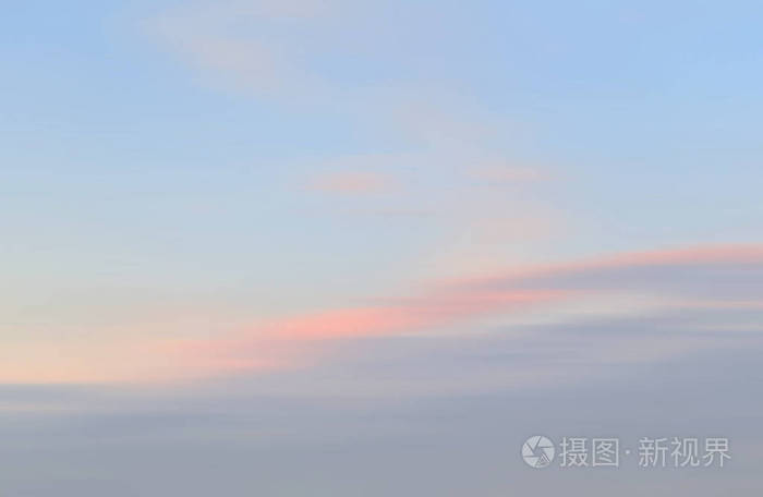 模糊的日落天空拍摄.浅色调云中的抽象自然背景