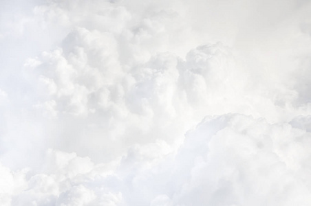 飞机飞过天空图片