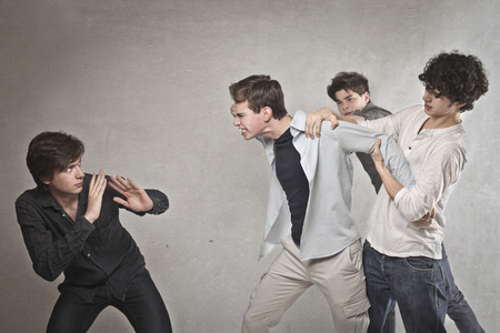 恐惧的男孩图片