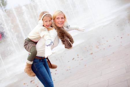 背孩子背影简笔图片