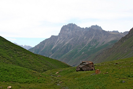 田北俊议员山山脉，吉尔吉斯斯坦，dzhuku 谷