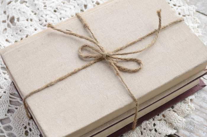 复古书束绑起来用黄麻细绳上蕾丝花边