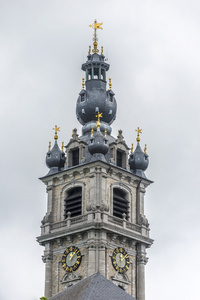 在比利时蒙斯市中心钟楼