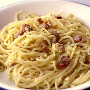 培根鸡蛋与干酪通心粉 carbonara