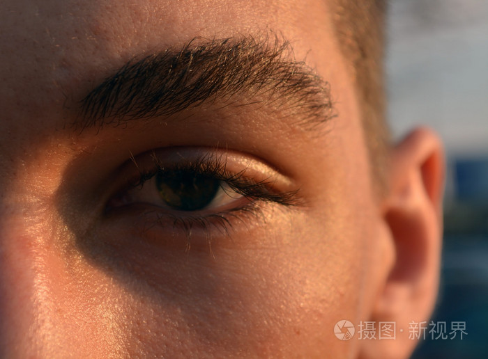 眼睛的男人