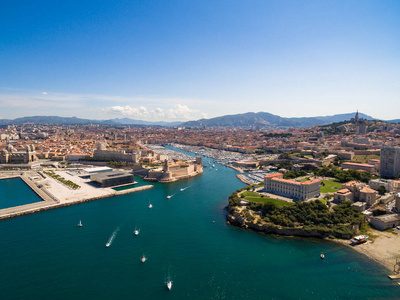 马赛码头的鸟瞰图老港圣让城堡和法国南部的 mucem