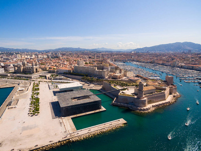 马赛码头的鸟瞰图老港圣让城堡和法国南部的 mucem