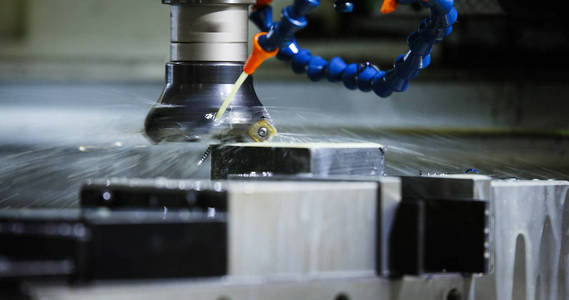 工业工艺铣削加工工艺.精密工业数控加工的金属细部照片