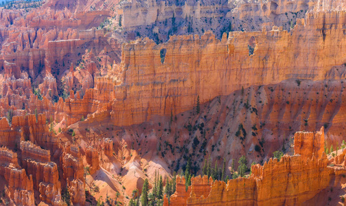 美国犹他州布莱斯峡谷国家公园红砂岩石林鸟瞰图