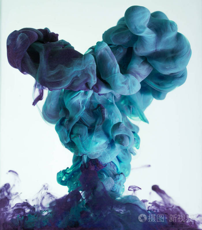 彩色墨水滴入水中