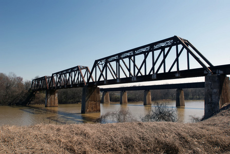 河铁路大桥