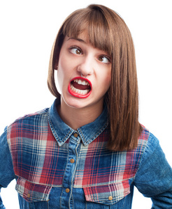 风趣的女孩的脸丑表达斗鸡眼斜视滑稽的女孩脸色难看,两眼斜视