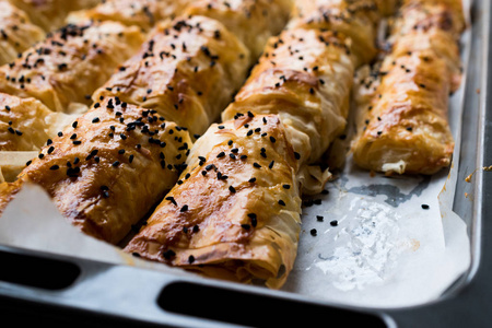 土耳其柏雷克烤盘Burek 芝麻籽