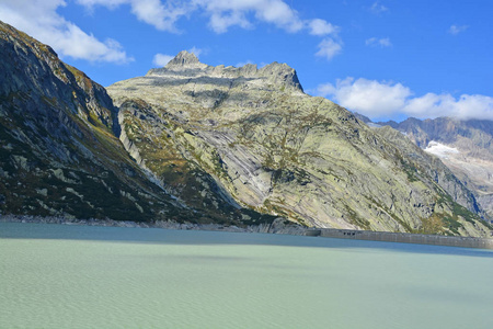 Alplistock 以上的 Raterichsbodensee 就在 Grimsel 通过在瑞士中部