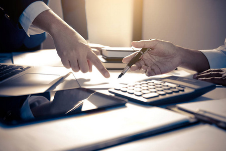 合作伙伴会议的商务人员同事咨询和 d照片