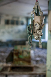 切尔诺贝利禁区普里皮亚季中学的防毒面具。核灾难