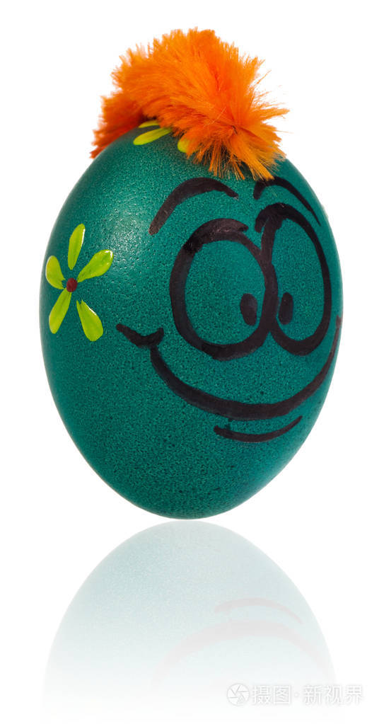 复活节彩蛋画在微笑的卡通面孔的家伙装饰如