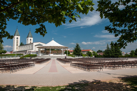 在 medjugorje 朝圣教堂