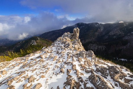 波兰冬季 Tatra 山萨尼亚斯卡拉城峰